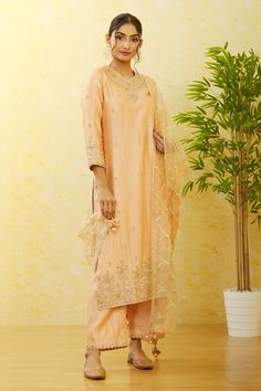 Beige pure raw silk kurta featuring floral and mirror hand embroidery. Paired with a matching pant and a shaded pure organza dupatta with scalloped detailing., Fit: Relaxed Shaded Dupatta, Raw Silk Kurta, Floral Mirror, Kurta Pant Set, Silk Kurta, Organza Dupatta, Women Kurta, Straight Kurta, Kurta With Pants