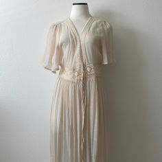 Beautiful Brand-New Beach Cover Up Flowy Cream Maxi Dress For Vacation, Cream Midi Dress For Spring Vacation, Summer Cream Maxi Dress With Lace Trim, Elegant Midi Dress For Beach Season Daywear, Summer Cream Maxi Dress For Daywear, Elegant Midi Dress For Daywear And Beach Season, Cream Maxi Dress For Summer Daywear, Feminine Midi Dress With Lace Trim For Vacation, Vacation Short Sleeve Lined Midi Dress