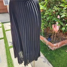 Solid Balck Vince Camuto Xxl Pleated Midi Skirt Elastic Waistband Not Lined New With Tags Black Fitted Pleated Skirt For Day Out, Black Stretch Knee-length Pleated Skirt, Casual Black Pleated Skirt For Party, Black Pleated Skirt For Spring Day Out, Spring Black Pleated Skirt For Day Out, Black Pleated Skirt For Day Out, Black Pleated Flowy Skirt For Day Out, Black Knee-length Skirt For Day Out, Casual Long Pleated Skirt For Night Out