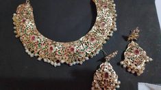 Check out this item in my Etsy shop https://www.etsy.com/listing/1266005176/veroniq-trends-elegant-gold-plated-jadau Meenakari Jewellery, Jadau Necklace, Jewellery Kundan, Molten Gold, Necklace With Pearls, Kundan Jewelry, Royal Court, Engagement Party Wedding, Be Natural