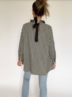 A vintage black and white checkered bow tie shirt. Black bow on the back There is no label on the shirt , but feels like cotton , maybe has some wool in it. Very pleasant on the skin, not sticky or itchy! Perfect condition, A shape (could be worn as a maternity shirt as well) Our model is 5'3 and a size XS/S , the shirt is not pinned on her The price includes professional cleaning service and free international shipping. Long Sleeve Cotton Top With Houndstooth Pattern, Chic Plaid Cotton Shirt, Chic Plaid Blouse For Daywear, Chic Gingham Long Sleeve Tops, Cotton Tie Neck Tops For Fall, Long Sleeve Houndstooth Shirt For Spring, Cotton Collared Top With Houndstooth Pattern, Chic Collared Plaid Shirt, Fall Gingham Button-up Blouse