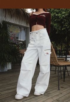 Brand: other/otherAge: 18-24 years oldSize: S M LStyle: StreetStreets: European and AmericanWomen's trouser waist height: natural waistPopular elements: AsymmetryColor classification: whiteSKU: BZ22D842-1PTYear Season: Spring 2023Clothing style details: pocketsTrouser length: Long pantsWomen's pants type: wide-leg pantsMaterial composition: 100% of cotton White High Waist Bottoms With Cargo Pockets, High Waist White Bottoms With Cargo Pockets, White High-waisted Bottoms With Cargo Pockets, White High-waisted Cotton Cargo Pants, Trendy White Streetwear Pants, White Cotton Pants With Cargo Pockets, White Wide Leg Jeans For Streetwear, White Cargo Pocket Trousers, White Streetwear Bottoms For Spring