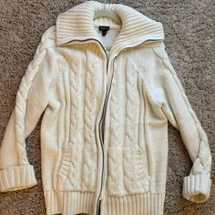 Torrid Chunky Cable Knit Heavy Sweater Jacket Coat, Size 00, Ivory Cream Color, Heavy Warm And Substantial With An Oversized Lapel Collar. This Is From My Personal Closet. I Loved It, But Never Had An Occasion To Wear It. Please Give It A New Home And Enjoy This Beautiful Sweater Coat. It’s Selling For Rather High Prices Over On *Bay. Knit Zipper Sweater, White Sweater Jacket, Cutesy Clothes, Winter Board, Clothes Wishlist, Personal Closet, Zipper Sweater, Knitted Jacket, Collarless Jacket