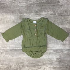 Brand New Girls Boutique Ruffle Linen Olive Green Romper. 100% Cotton. Perfect Fall Or Winter Color! Wash Separately. Dry Clean Recommended Bin26 Spring Cotton Bubble Romper With Ruffle Sleeves, Cute Cotton Bubble Romper With Ruffle Hem, Cotton Bubble Romper With Ruffle Sleeves, Cotton Bubble Romper With Ruffles For Playtime, Cotton Ruffle Bubble Romper For Playdate, Cotton Bubble Romper With Ruffles For Playdate, Long Sleeve Bubble Romper For Spring Playwear, Green Bubble Romper With Ruffles For Playtime, Green Ruffled Bubble Romper For Playtime