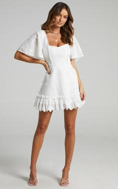 White Graduation Dress College, White Grad Dresses, College Grad Dresses, White Grad Dress, Graduation White Dress, Graduation Dress College, Confirmation Dresses, Grad Outfits, Short Graduation Dresses