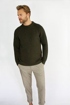 Model: WJ7906_OLIVE The Ford crew takes inspiration from the classic country jumper and transforms it into an every day, wardrobe staple. Made from 100% Merino Wool, making it super soft and 100% biodegradable. Available in 4 different colourways, match it with the Porter Beanie for the perfect mix and match, winter look. Made in England100% 7gge Merino wool Clean cut shape Crew neck Modern twist on a classic shooting jumper. Made in England Model is 6''1, has a 40" chest and wears a size M Cashmere Blanket, Peregrine, Knitwear Men, Clean Cut, Cashmere Scarf, Winter Looks, Mix N Match, Wardrobe Staples, Mix And Match