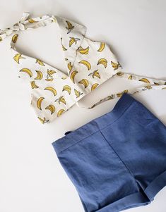 "Girls crop Banana Print Halter Top, 70s inspired girls shirt, boho beach outfit ❤Listing is for the top only This halter top is made in an off-white cotton poplin featuring yellow bananas outlined in black. 1970s inspired! Pair it with flares or high waisted shorts to get that cute 70s look ❤Complete the outfit with matching highwaisted shorts, available here: https://www.etsy.com/shop/CeciliaAndMae?ref=simple-shop-header-name&listing_id=654125713&section_id=26035288 Size chart: 3T Ches Cute Fitted Tops For Picnic, Cropped Cotton Crop Top For Beach Season, White Summer Tops For Picnic, Cute Fitted Tops For The Beach, Summer Crop Top For Beach Party, Cotton Summer Crop Top For Beach, Cotton Crop Top For Summer Beach, Cotton Beachwear Tops For Day Out, Cotton Crop Top For Beach In Summer