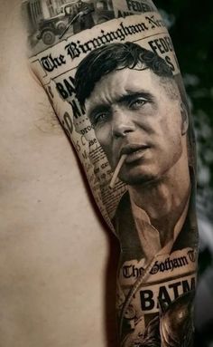 Tommy Shelby Tattoo Ideas, Peaky Blinders Tattoo Ideas, Realism Tattoo Sleeve, Peaky Blinders Tattoo, Tattoo Ideas Quotes, Breaking Bad Tattoo, Potrait Tattoo, Viking Tattoo Sleeve, Camera Tattoos