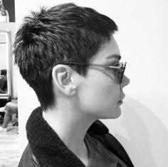 Really Short Haircuts, Classic Pixie Haircut, Short Pixie Styles, Haircut Bob, Middle Hair, Pixie Undercut, Classic Pixie, Short Hair Looks, Short Hair Back