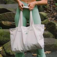 Stay stylish and organized with this gorgeous canvas tote bag from SALT ACTIVE! It's big enough to fit all your must-haves for the gym, a weekend getaway, or a carry-on. With its sleek SALT ACTIVE logo in sage green, you can show off your good taste while keeping everything you need in one place. Ready to make a statement? DETAILS Canvas Tote SALT ACTIVE LOGO In sage green 48cm x 35cm x 12cm Reversible Swimwear, Sweat Sets, Activewear Sets, Weekend Getaway, Canvas Tote Bag, Weekend Getaways, The Gym, Canvas Tote, Sage Green