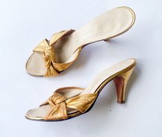 "~ 1950s beautiful gold metallic leather slides ~ Peep toe low heel style ~ Kitten heel sandals ~ Good leather soles ~ Some scuffs on side of heels only ~ Very nice Label:  I.Magnin & Co.  8 N Length- 9.75\" (24.65 cm) Width- 3\" (7.62 cm) Heel- 3.5\" (8.89 cm) More Incredible Vintage:  glennasvintageshop.etsy.com Vintage Jewelry:  glennasjewels.etsy.com Instagram @glennas_clothing Facebook  https://www.facebook.com/glennasclothing" Vintage High Heel Kitten Heels For Spring, Vintage Kitten Heels For Spring, Vintage Kitten Heels For Summer, Vintage Gold Heels For Summer, Vintage Gold Heels For Spring, Vintage Fitted Sandals For Formal Occasions, Vintage High Heel Kitten Heels For Summer, Retro Gold Open Toe Heels, Vintage Almond Toe Evening Sandals