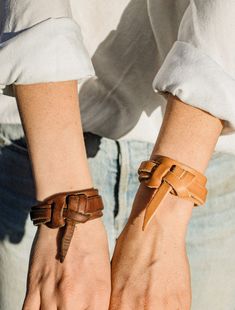 This is a vegetable-tanned bracelet that truly gets more beautiful with age. Our shop manager Madi made herself one a few years ago and has worn it in pretty much every setting imaginable - working in the leather shop, attending concerts, traveling, and even to ranch brandings.  Made from premium vegetable-tanned leath Leather Knot Bracelet, Leather Jewellery, Adjustable Knot, Leather Artisan, Knot Bracelet, Heritage Fashion, Leather Projects, Leather Shops, Nature Bracelets