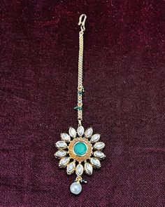 This is a beautiful Mangtikka, made with Kundan. This work well with all types of clothing, whether it be formal attire or a casual party. Eye-catching and unique jewellery that will set you apart. Gift this piece to a loved one, and see their face light up with joy. Best for gifting or for personal use, wear it to any occasion and be in the spotlight. Traditional Diwali Kundan Tikka, Festive Gold Kundan Tikka, Diwali Tikka With Matching Earrings, Kundan Mang Tika, Green Tikka Jewelry, Face Light, Casual Party, Formal Attire, Gold Design