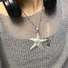 Chunky Starfish Pendant Necklace 🌟 Aesthetic Accessories Necklace, Chunky Statement Jewelry, Silver Jewelry On Tan Skin, Simple Silver Necklace Aesthetic, Funky Silver Necklace, Stacking Necklaces Silver, Chunky Silver Necklaces, Silver Star Jewelry, Silver Jewelry Stack Necklace