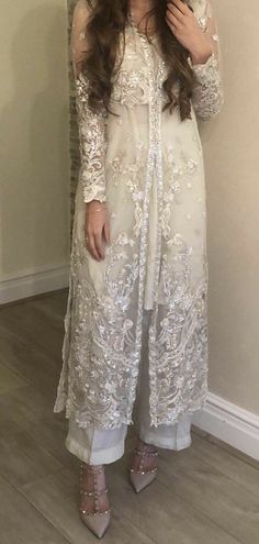 Fancy Pakistani Outfits, Net Suit Design Pakistani, Peach Pakistani Outfit, Pakistani Wedding Clothes Guests, Pakistani Wedding Outfits Simple, Pakistani Dresses Casual White, Trending Eid Outfits 2024, White Fancy Dresses Pakistan, Pakistani Kurta Set Design