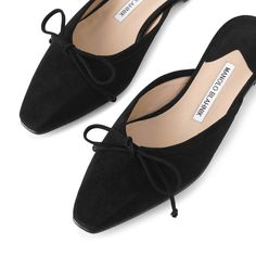 Black suede flats from Manolo Blahnik. The Ballerimu flats have a 10mm heel and a bow detail. Corporate Wears, Manolo Blahnik Flats, Cream Outfits, Beach Vacation Style, Black Suede Flats, Work Shoe, Slingback Flats, Flat Mules, Shoe Bags