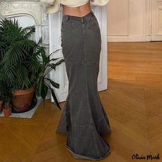 Olivia Mark - Cooling and Slimming Denim Midi Skirt with Color Block Design and Sexy Floor-Length Mermaid Hemline Looks Street Style, Mermaid Skirt, Healthy Juices, Denim Midi Skirt, 가을 패션, Casual Style Outfits, Looks Style, Mode Inspiration, Classy Outfits