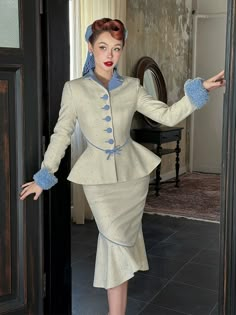 Tweed Outfit, Makeup Tip, Waist Jacket, Fishtail Skirt, Skirt Suit Set, Snow Flake, فستان سهرة, Vintage Inspired Outfits, 1940s Fashion