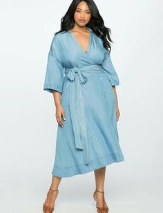 Curvy Fashionista, Fashion Media, Trendy Plus Size Clothing, Wrap Dress Floral, Trending Dresses, Chambray