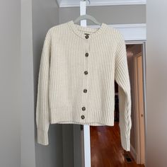 Gap Chunky Knit Cardigan With Tortoiseshell Buttons. Never Worn Size Extra Small. No Visible Signs Of Wear. Thrift Ideas, Cream Knit Cardigan, Buttoned Cardigan, Chunky Knit Cardigan, Cream White, Chunky Knit, Knit Cardigan, Sweaters & Cardigans, Cardigans