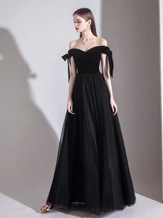 Off-shoulder Tulle Gown For Evening, Black Tulle Evening Dress For Prom Season, Formal Black Tulle Ball Gown, Black Tulle Ball Gown For Formal Occasions, Black Tulle Ball Gown For Formal Events, Off-shoulder Tulle Gown For Formal Occasions, Off-shoulder Tulle Ball Gown For Gala, Formal Strapless Tulle Evening Dress, Formal Strapless Evening Dress With Tulle Skirt