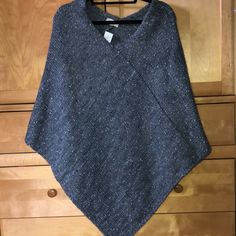 This Is A Brand New Poncho. It Has Never Been Worn Before, There Is Still A Tag On It. It Is A Very Soft Poncho With Gray And Blue Mix. A Great Deal, $20 Off Of A Very Expensive Sweater. Mens Poncho, Poncho Knitting, Poncho Knitting Patterns, Wool Poncho, Knitted Poncho, Poncho Sweater, Shrug Sweater, Ponchos, Blue Gray