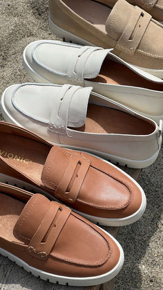 A perfectly packable loafer, smartly deconstructed to collapse flat. These go-everywhere loafers feature a buttery soft unlined upper and a lightweight, flexible sole that's ready for serious exploration.