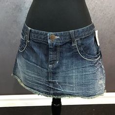 Adorable Denim Skirt From Maurice’s. Brand New With Tags. Size 13/14. 90s Fashion Mini Skirt, 2000s Denim Skirt Outfit, Cute Jean Skirts, Cute Long Skirts, Vintage Mini Skirts, Mini Denim Skirts, Jean Skirt Long, 80s Skirts, Aesthetic Skirt