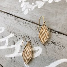 Beading Designs, Woven Raffia, Teardrop Earrings, Trend Setter, Etsy Earrings, Beading, Dangle Drop Earrings, Handmade Items, Weaving