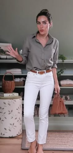 Preppy Mum, White Jeans Outfit Spring Casual, Lydia Millen Outfits, Cotswolds Style, Branding Outfits, White Jeans Outfit Spring, Mum Outfits, Preppy Family, English Outfit