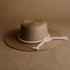 "When you touch it, you feel México. The flat top hat is a luxurious summer boho hat that is made by hand in México from palm straw. You can see the craftsmanship in the fine wickerwork. The natural materials make it a beautiful eye-catcher that also provides sun protection. The rope around the crown is perfect for a boho-chic Tulum vacation. * Handmade in México * Made from natural materials * 5-star rated model * Etsy's pick: selected by Etsy's style and trend editors SIZE: Medium Medium (M) = Casual Top Hat With Flat Brim For Beach, Adjustable Summer Top Hat For Vacation, Beige Wide Brim Boater Hat, Summer Vacation Adjustable Top Hat, Summer Adjustable Brimmed Top Hat, White Beach Hat With Flat Crown, Flat Brim Top Hat For Spring Vacation, Adjustable Wide Brim Beige Top Hat, Adjustable Boater Hat With Flat Crown For Vacation