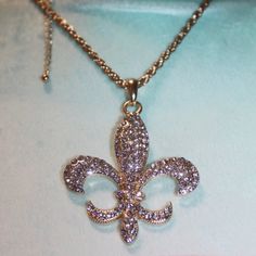 Nwt: Flu De Lis Is Full Of Clear Crystals 2" Long, 18" Chain, Y2k Jewelry Gold, Y2k Gold Jewelry, Y2k Stuff, 2000s Accessories, 2000s Fits, Channel Jewelry, Clear Crystal Necklace, Fluer De Lis, Grunge Jewelry