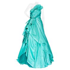 Oscar de la Renta 2013 Turquoise Blue Taffeta and Tulle Strapless Gown Resort Collection at Moda Nextel (Mexico) Aqua Blue / Turquoise One shoulder Ruched bodice Fan detail Side draping with inset tulle Gathered back Pointed train Tulle lining Boned bustier Back zipper closure Made in USA 100% silk Very good preowned unworn condition; side draping detached in a couple areas and some broken stitches on bodice Size & Measurements Approximate, taken flat: US 8 May run small; please refer to measurements Bust: 14.5" Waist: 13.5" Back Center Length: 56" Mannequin is an approximate US Size 4; garment was clipped for photos. Strapless Gown, Ruched Bodice, Bleu Turquoise, Resort Collection, Blue Turquoise, Turquoise Blue, Aqua Blue, Evening Dresses, Bodice