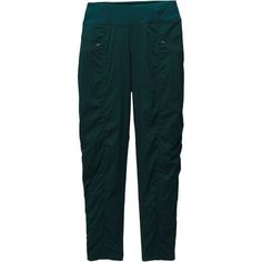 From the farmer's market to sunset hikes and everything in between, the prAna Koen Pant has us comfortable and ready to take on the day. Bsuilt from a stretchy, moisture-wicking material these pants move with us as we scramble up steep slopes, while the minimalist design makes these an easy choice for a trip into town.