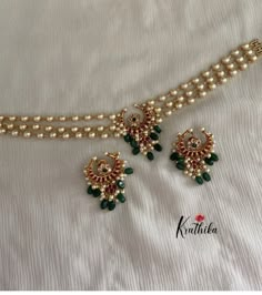 Simple Neck Sets Jewellery, Simple Jwellery Design For Saree, Pearl Chocker Ideas Indian, Perls Jewellery Indian, Jwellary Design Necklace, Indian Gold Beads Jewelry, Pearl Jewellery Indian, Simple Jewelry For Saree, Emitations Jewelry Set