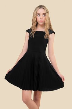 Aria Outfits, Black Flower Girl, Ella Jane, Graduation Dress Ideas, Middle School Dance, Minecraft Roleplay, Teen Dresses, Inspirational Quotes For Teens, Graduation Dinner