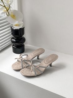 Be the ultimate good girl with Keziah Bow Sandals. These beige sandals feature a romantic bow detail and vintage style that will elevate any outfit. Made from genuine leather, the Keziah Bow Sandals offer both comfort and durability. The low heel, ranging from 3 to 5 cm, ensures ease of wear throughout the day, making them perfect for any occasion. Their vintage charm and feminine design make them a standout piece in any wardrobe. Step into the Good Girl Things Shoes & Bags Collection and add so Spring Open Toe Kitten Heels With Bow, Summer Beige Kitten Heels With Round Toe, Summer Beige Low Heel Kitten Heels, Beige Round Toe Kitten Heels For Summer, Beige Low Heel Kitten Heels For Summer, Beige Kitten Heels With Round Toe For Summer, Beige Kitten Heels For Summer, Summer Bow Open Toe Kitten Heels, Summer Open Toe Kitten Heels With Bow