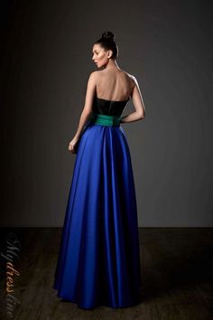 Satin Long Dress, Satin Dress Long, Dress Modern, Strapless Gown, Long Train, Dramatic Look, Cinched Waist, A Line Dress, Long Dress