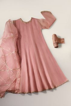 Frock Designs, Traditional Attires, Aesthetic Dress, Pakistani Fancy Dresses, Desi Clothes, Loafer Shoes Women, Dream Dresses, Simple Pakistani Dresses, Designer Dresses Casual