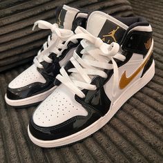 Never Worn. New Condition. No Box But Completely New. Size 6.5 In Boys, 8 In Women’s Jordans Air Force 1, Nike And Jordan Shoes, Nike Women’s Shoes, Jordan’s Women, Popular Shoes 2024, Tenis Jordan 1, Cool Shoes For Boys, Women's Jordans, Jordan 1s Black