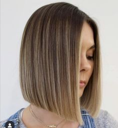 Clavicle Bob Haircut, 2023 Bob Hairstyles, Platinum Hair Color Ideas, Short Bobs Haircuts, Hair Styling Hacks, Bob Styling, 2024 Haircuts, Straight Hair Highlights, Sleek Bob Hairstyles