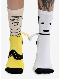 Peanuts Snoopy & Charlie Brown Magnetic Arms Mismatch Crew Socks Snoopy Shoes, Sewing Tattoos, Snoopy Gifts, Snoopy And Charlie Brown, Snoopy Pictures, Hold Hands, Joe Cool, Embroidered Shoes, Funny Socks