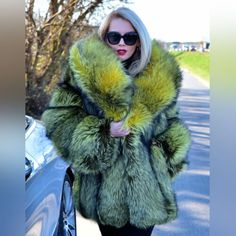 ad eBay - Find many great new & used options and get the best deals for Luxury Women Full Pelt Real Fox Fur Coats Jacket Fluffy Spread Collar Overcoat at the best online prices at eBay! Free shipping for many products! Luxury Fluffy Fur Coat For Fall, Luxury Fluffy Fur Coat For Winter, Jacket Fluffy, Luxury Fox Fur Coat With Detachable Hood, Coyote Fur Coat Women, Coyote Fur Coat, Fur Jacket Women, Girls Fur Coat, Fur Sweater