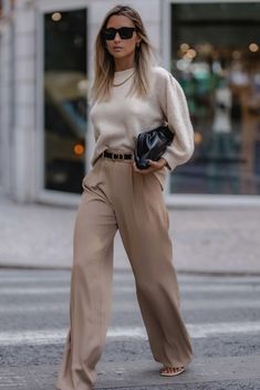 [SponsoredPost] 96 Best Women Pants Casual Street Styles Insights You Need To Know In No Time #womenpantscasualstreetstyles Beige Trousers Outfit, Trouser Pants Outfits, Tailored Pants Outfit, Outfit Formal Mujer, Beige Trouser, Wide Leg Outfit