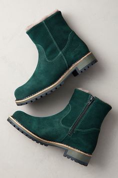 Women's Calib Shearling-Lined Waterproof Leather Boots | Overland Cute Winter Shoes, Everyday Winter Boots, Green Chelsea Boots, Low Heel Leather Boots, Boots For Women Fashion, Warm Boots Women, Womens Winter Boots, Black Mid Calf Boots, Waterproof Suede Boots