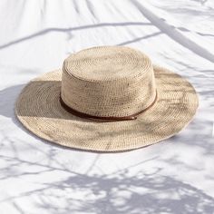 Our classic design in natural palm straw. Handwoven by our artisan partners in Ecuador with a wide-brim and leather strap for days spent under the sun. Mexican Souvenirs, Straw Boater Hat, Cuenca Ecuador, Straw Boater, Wide Brim Straw Hat, Tie Crafts, Style Bundle, Leather Tie, Boater Hat