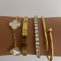 Bracelet Dior, Luxury Bracelets, Stile Hijab, Preppy Jewelry, Luxury Bracelet