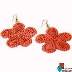 This beautiful delicate and soft earrings was made from Colombian cane -cana flecha (latin name gynerium sagitarum) Weaved in shape of flower Alpaca metal decorated. length 7 cm (2,75'') width 5 cm (1,75'') Handmade Flower Jewelry For Vacation, Adjustable Flower Beaded Earrings For Beach, Adjustable Traditional Earrings For Beach, Handmade Bohemian Flower Earrings, Handmade Flower Earrings For Festival, Handmade Natural Earrings For Summer, Handmade Flower Earrings For Vacation, Traditional Orange Jewelry For Summer, Flower Shaped Natural Color Jewelry For Gifts