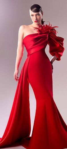 Dress With Side Train, Cold Shoulder Gown, Couture Ideas, Beautiful Evening Dresses, Looks Country, Fashion Gowns, Long Sleeve Gown