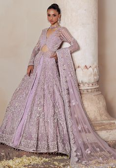 Long Tail Gown, Maxi Pakistani, Tail Gown, Net Gown, Gown Indian, Pakistani Bridal Dress, Net Gowns, Indian Suit, Pakistani Clothes Online